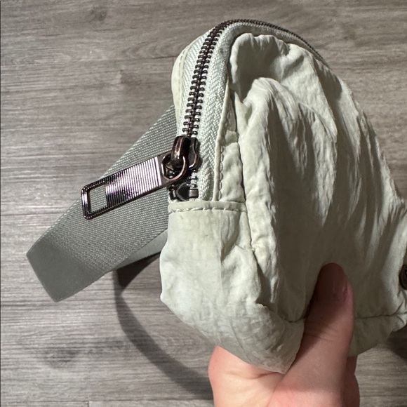 Lululemon Everywhere Belt Bag — Springtime - Picture 10 of 13